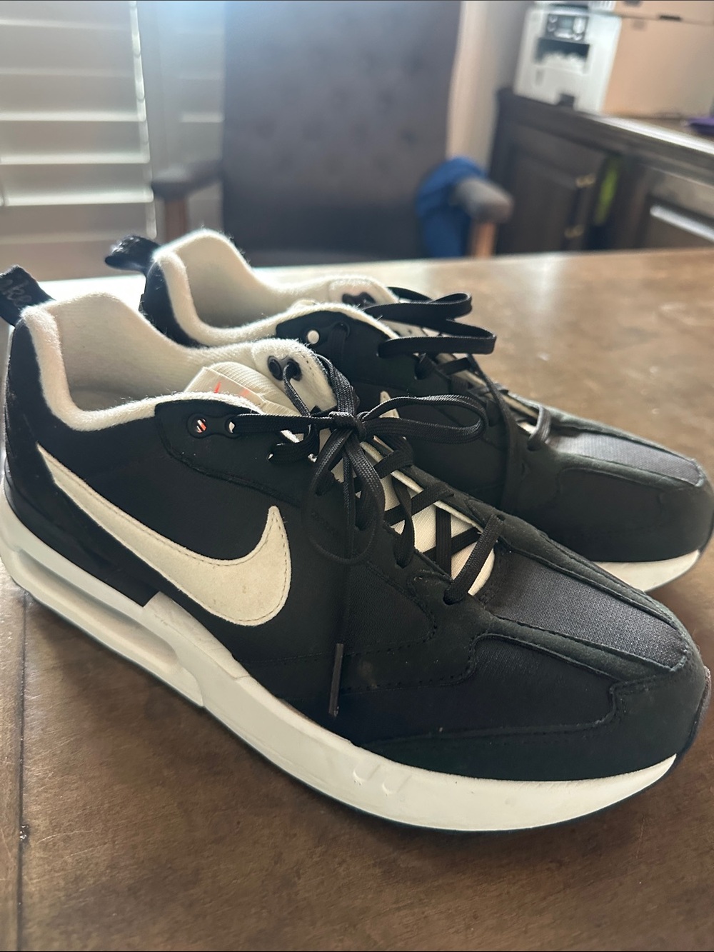 Nike Black and White Men's Low-Top Sneakers
